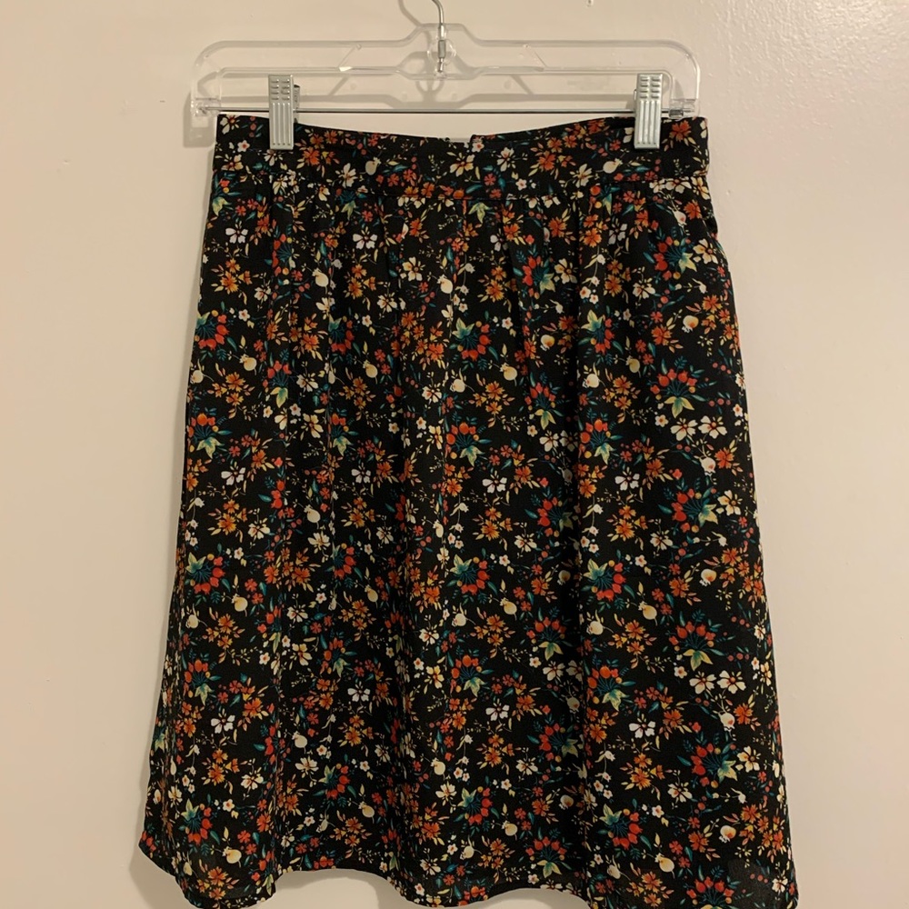 Skirt - flowered and knee length